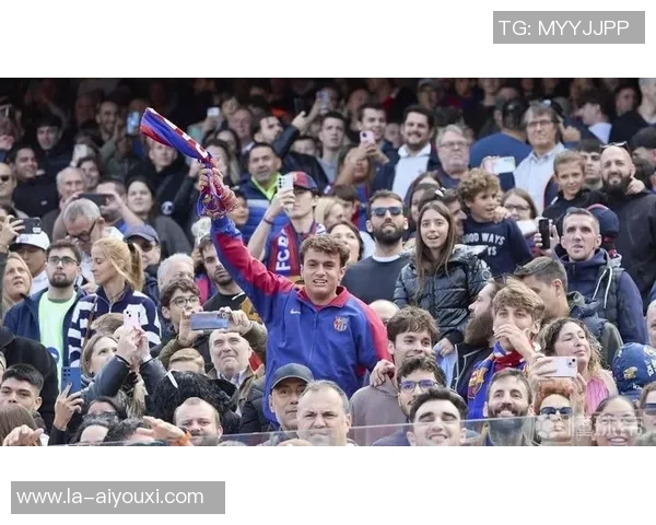 每体:巴萨正在关注比尔希利的表现,他们拥有回购条款 每体:巴萨正在关注比尔希利的表现,他们拥有回购条款